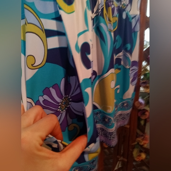 Access Stretch Colorful Flower Summer Tank Top NWOT - Picture 3 of 3